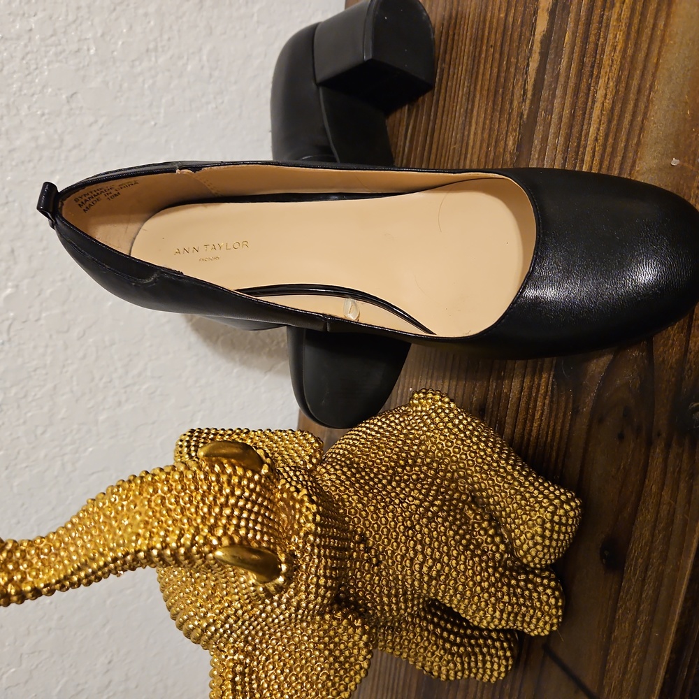 Ann Taylor - Size 10M Black Shoes - heel 2.5"